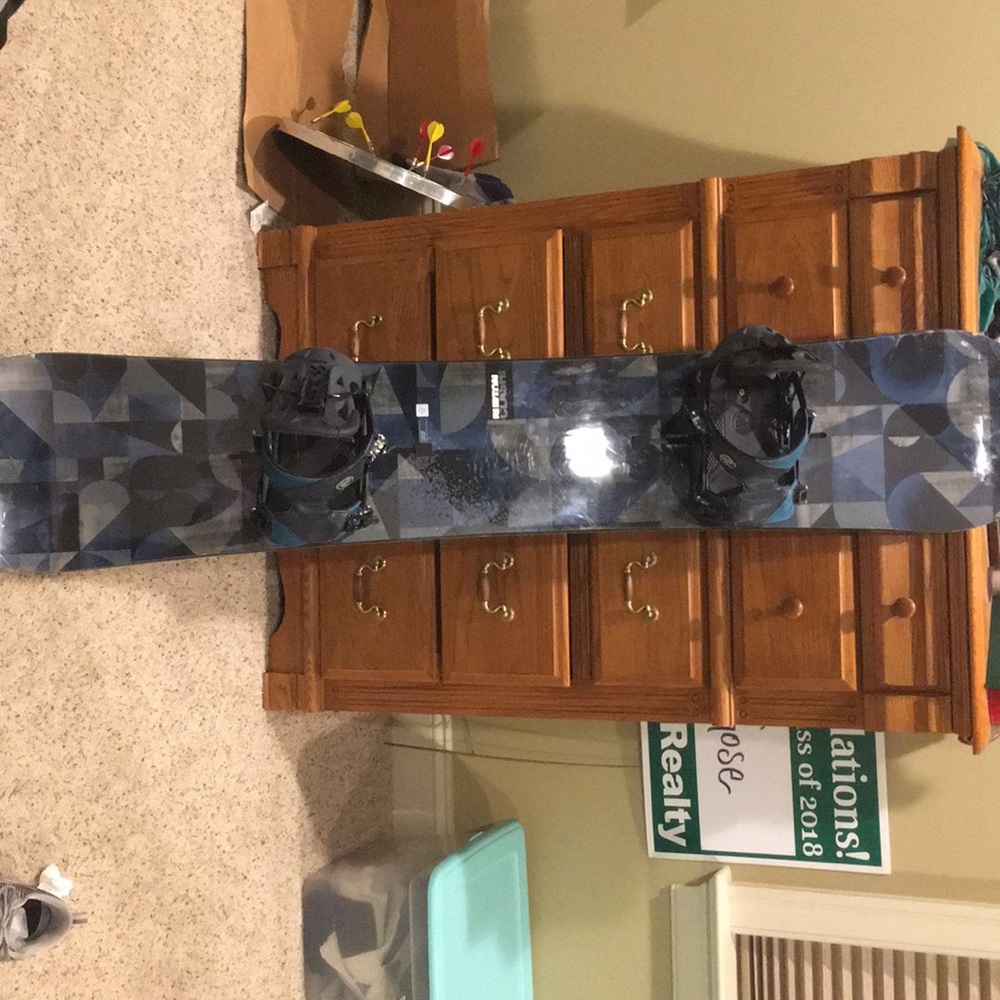 2018 burton clash 158cm with flow nx2 bindings.